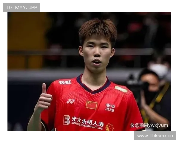 刚看到翁泓阳训练完直接钻进豪车，身边阵仗比明星还齐，离谱