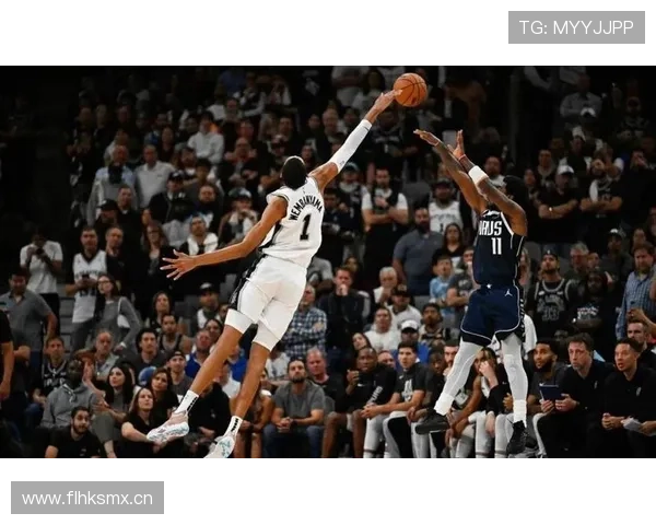 怀特挡拆率提升显著 拉开进攻空间助力马刺核心地位